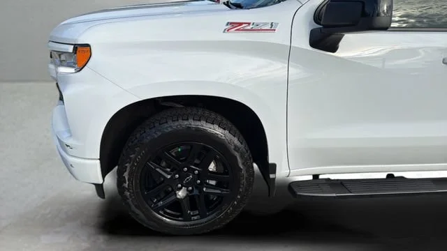 Used 2024 Summit White Chevrolet RST image 33