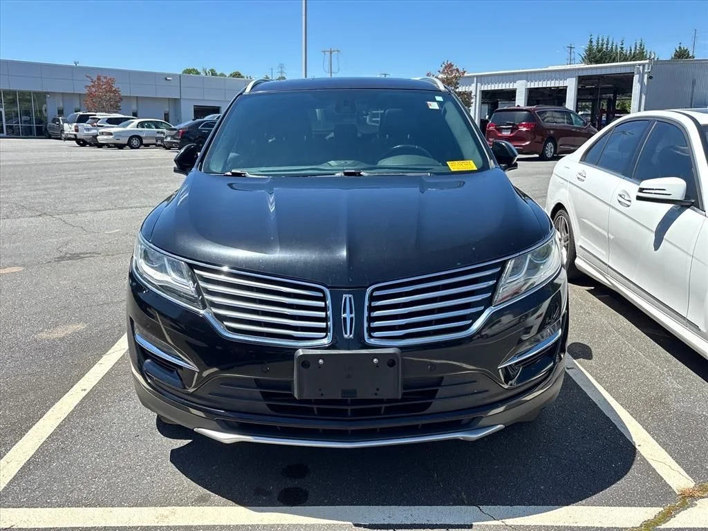 Used 2017 Black Lincoln Reserve image 4