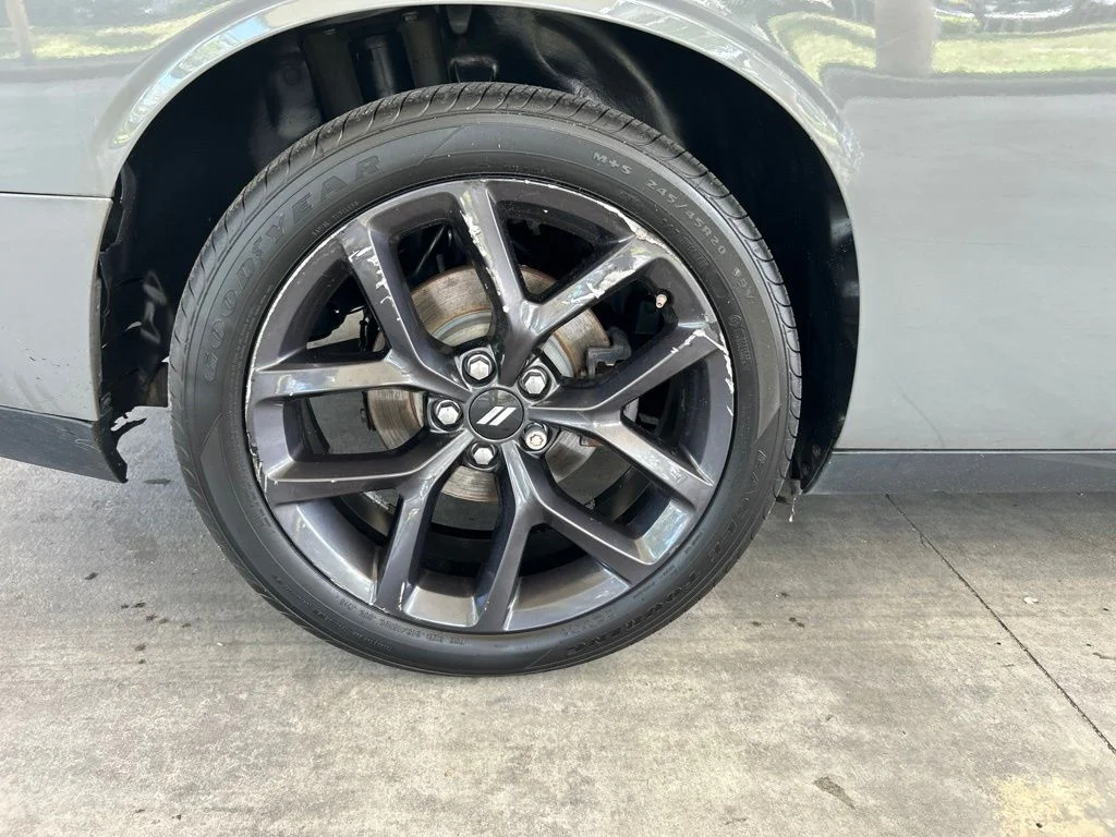 Used 2019 Gray Dodge SXT image 18