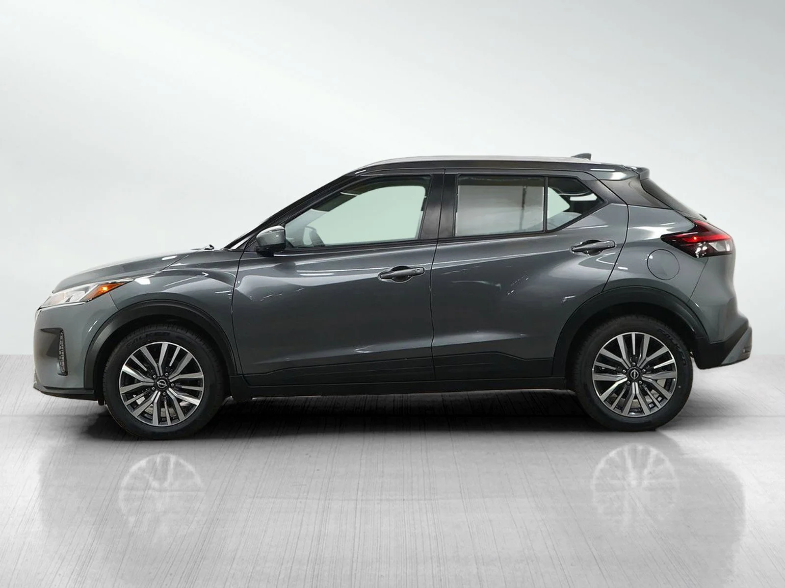 Used 2022 Nissan Kicks SV with VIN 3N1CP5CV9NL480520 for sale in Wayzata, Minnesota