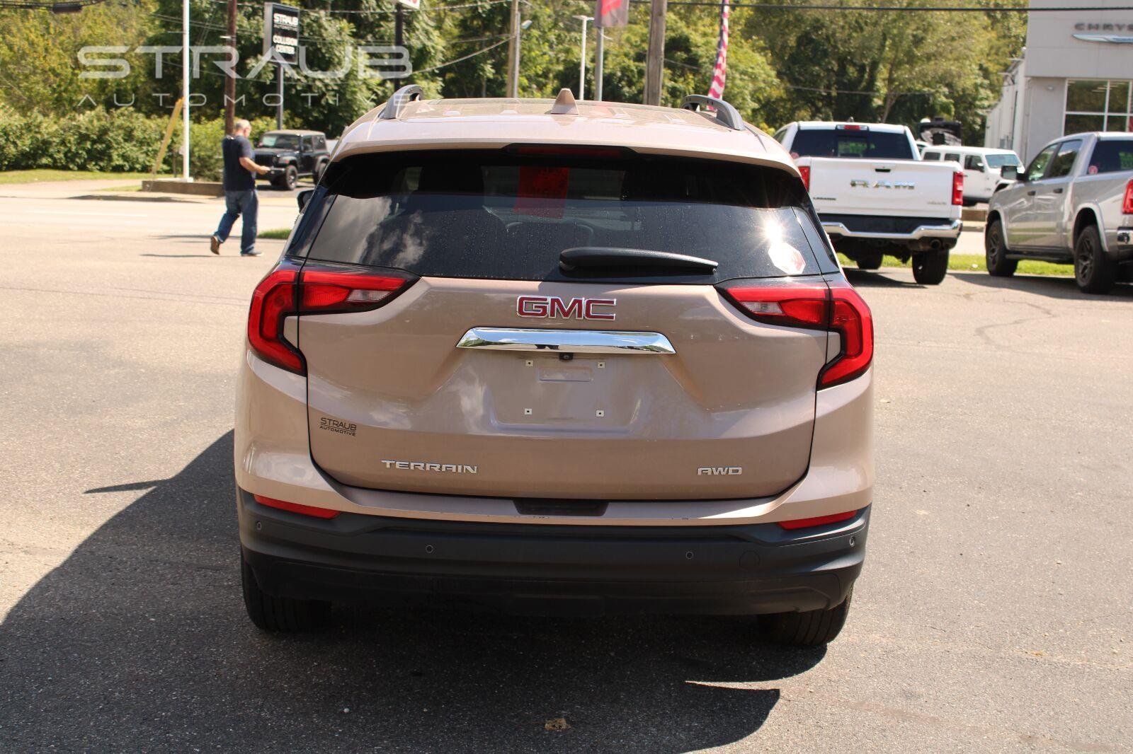 Used 2019 Coppertino Metallic GMC SLE image 7