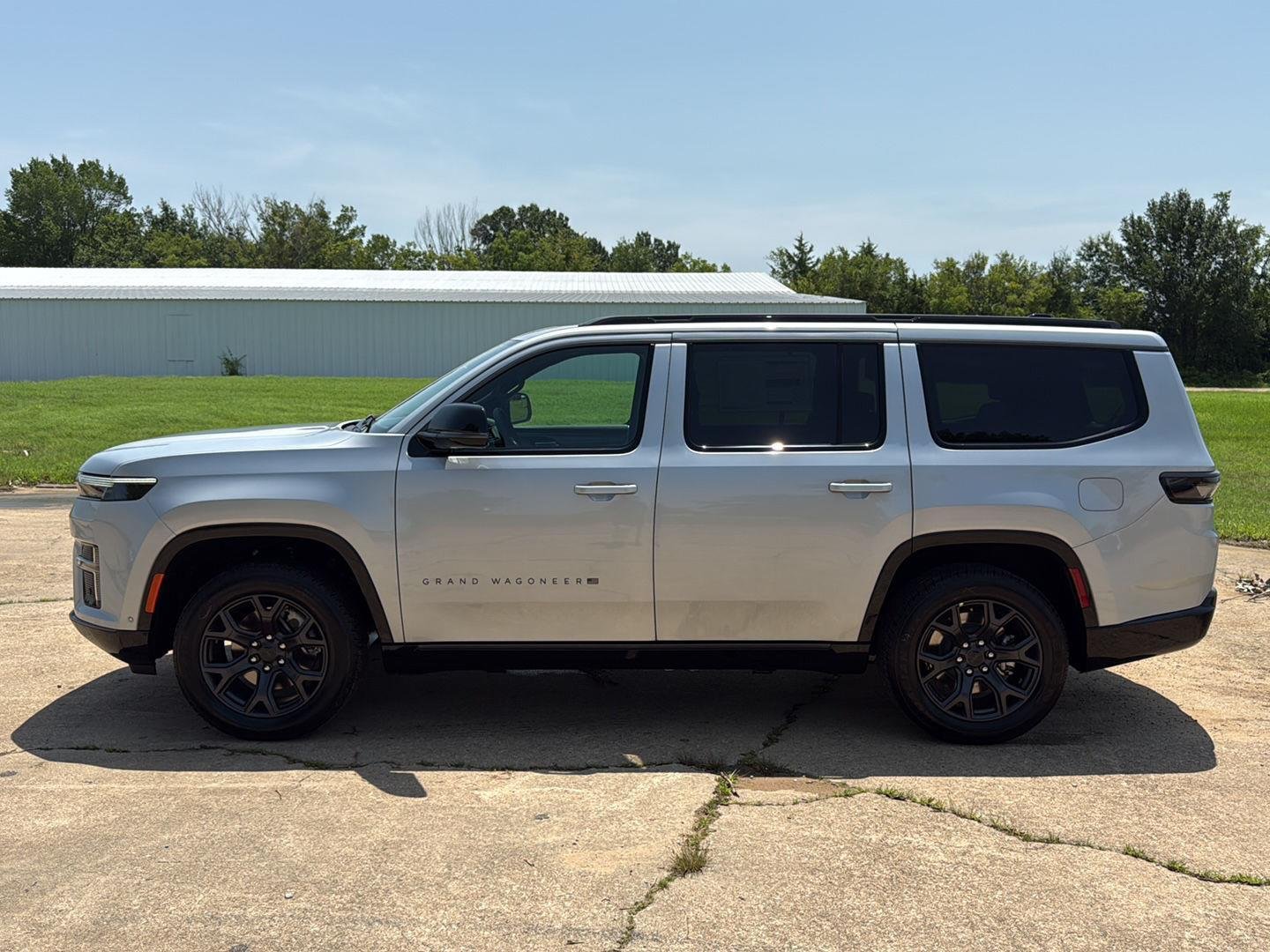 New 2026 Silver-Zynith Exterior Paint Jeep Limited Altitude image 4