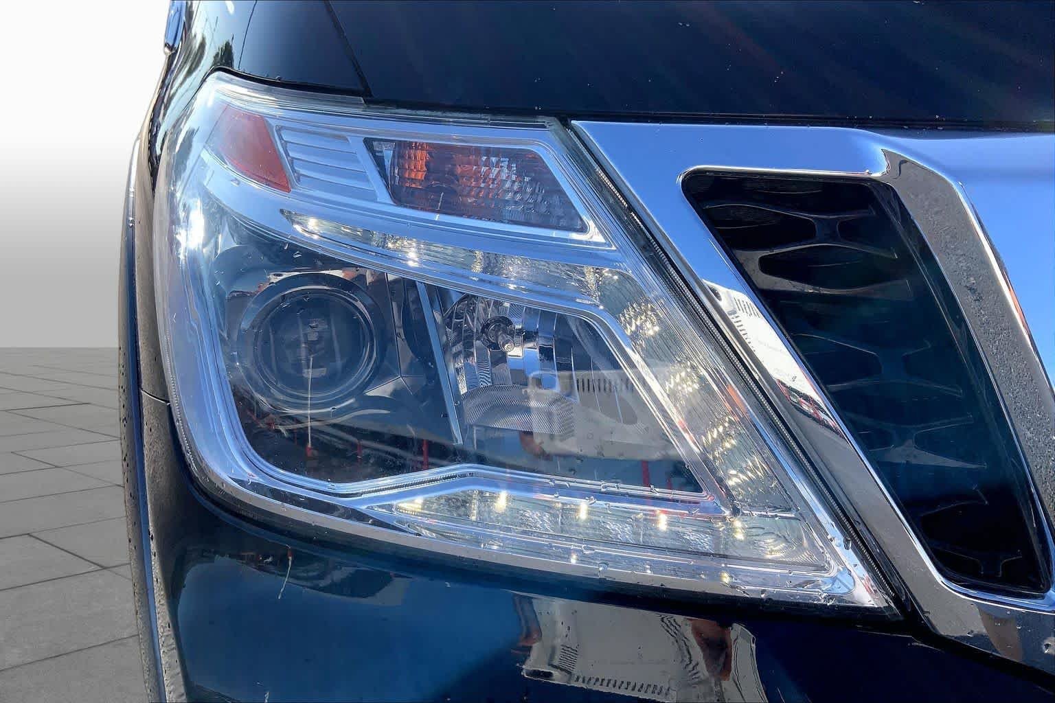 Used 2018 Super Black Nissan SL image 28