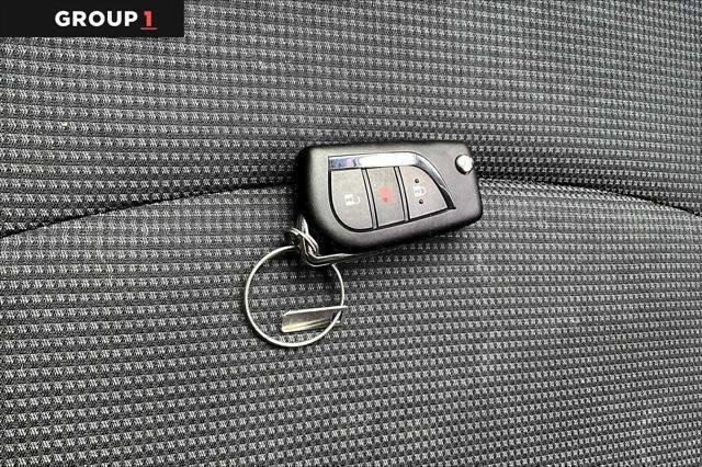 2022 Toyota RAV4 LE - Photo 15