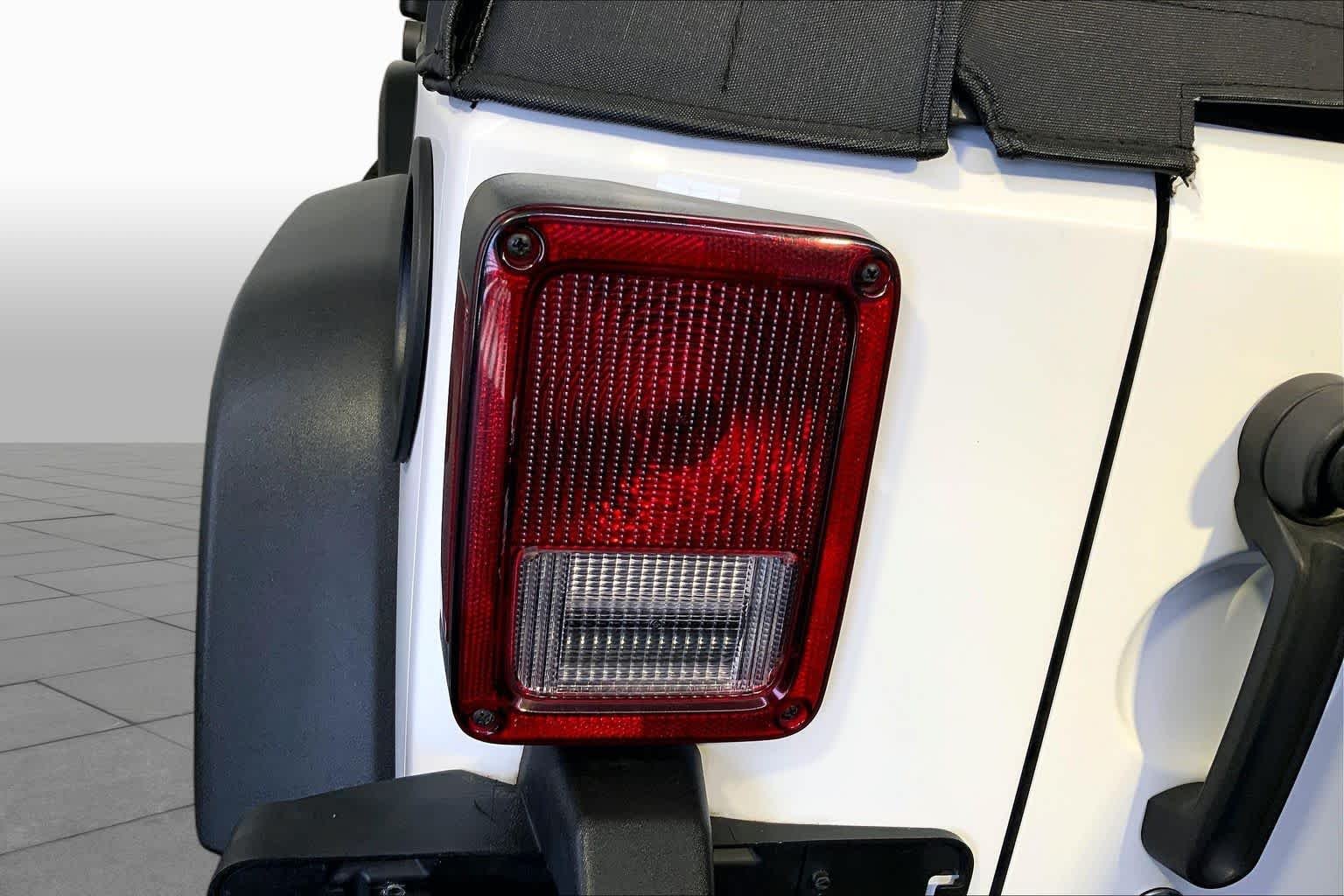 Used 2017 Bright White Clearcoat Jeep Sport image 28