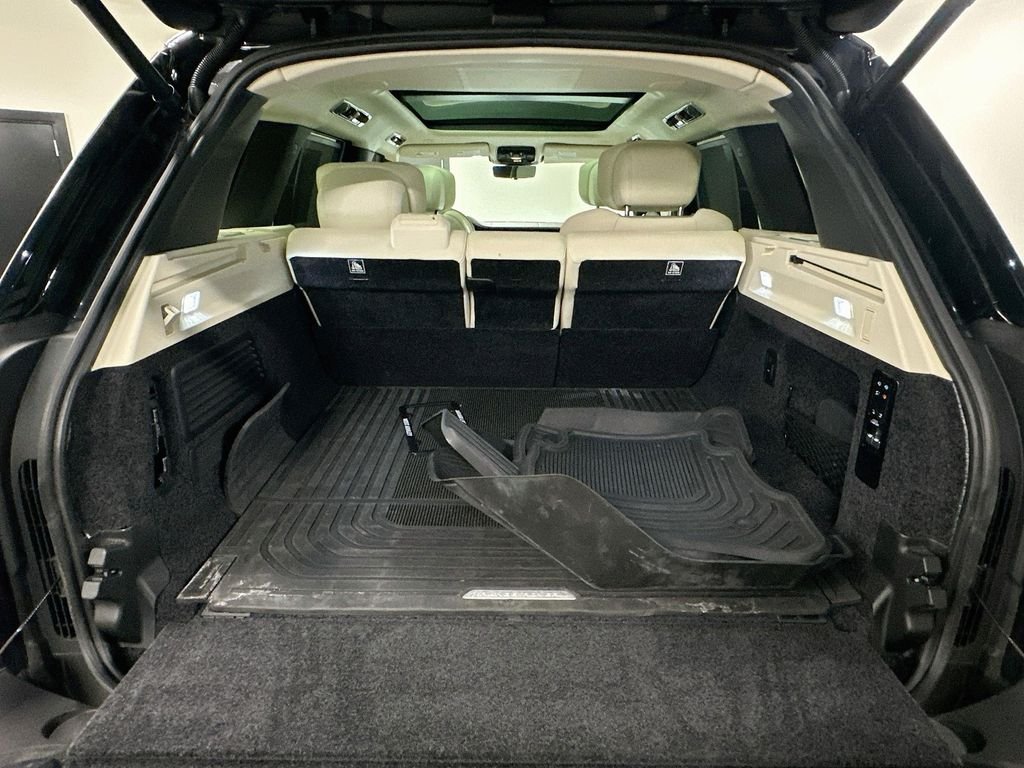 Used 2025 Santorini Black Metallic Land Rover Autobiography image 28