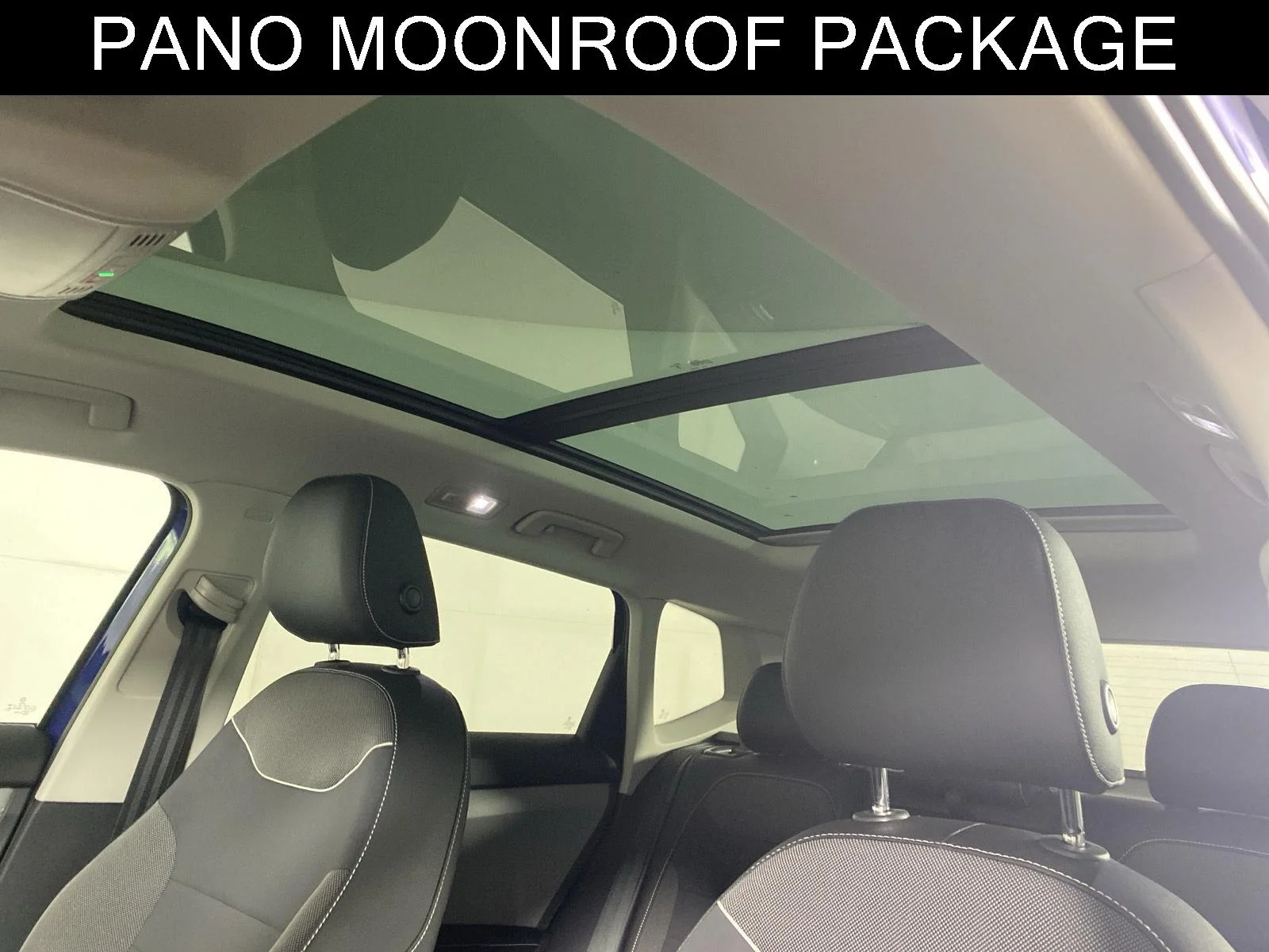 Used 2024 Dusk Blue Metallic Volkswagen SE image 2
