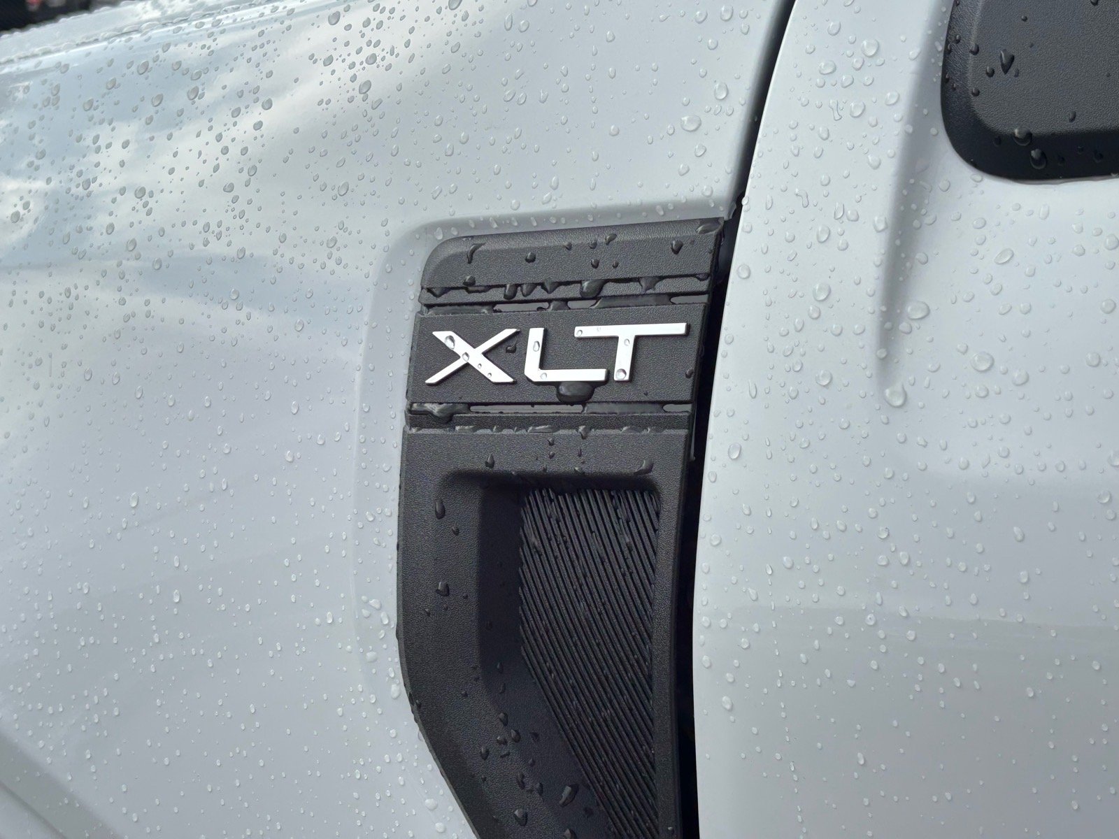 New 2026 Oxford White Ford XLT image 5