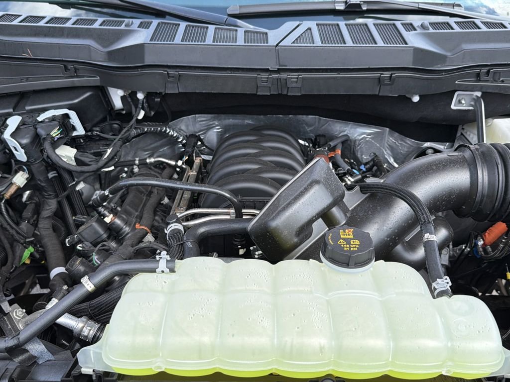 New 2025 White Ford XLT image 34