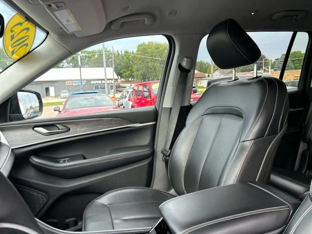 Used 2023 Gray Jeep Limited image 37