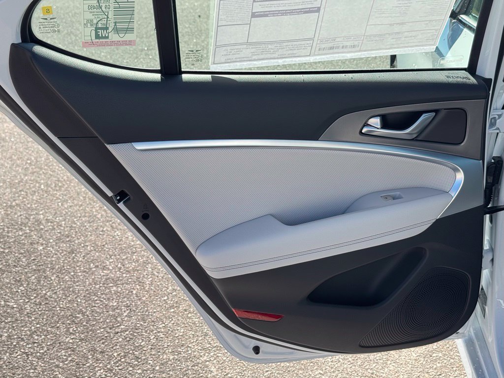 New 2027 White Genesis 2.5T image 18