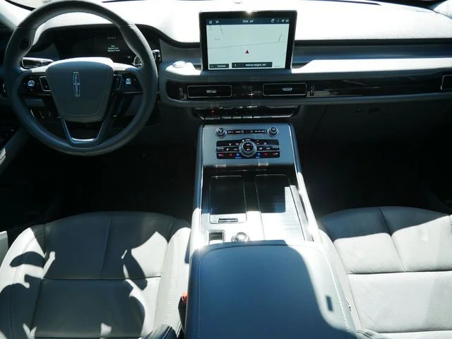 Used 2021 White Lincoln Reserve image 13