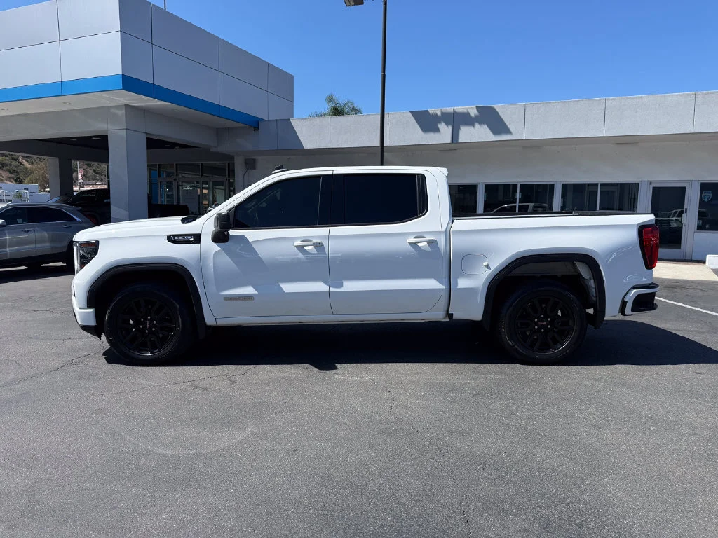 Used 2023 SUMMIT WHITE GMC Elevation image 6