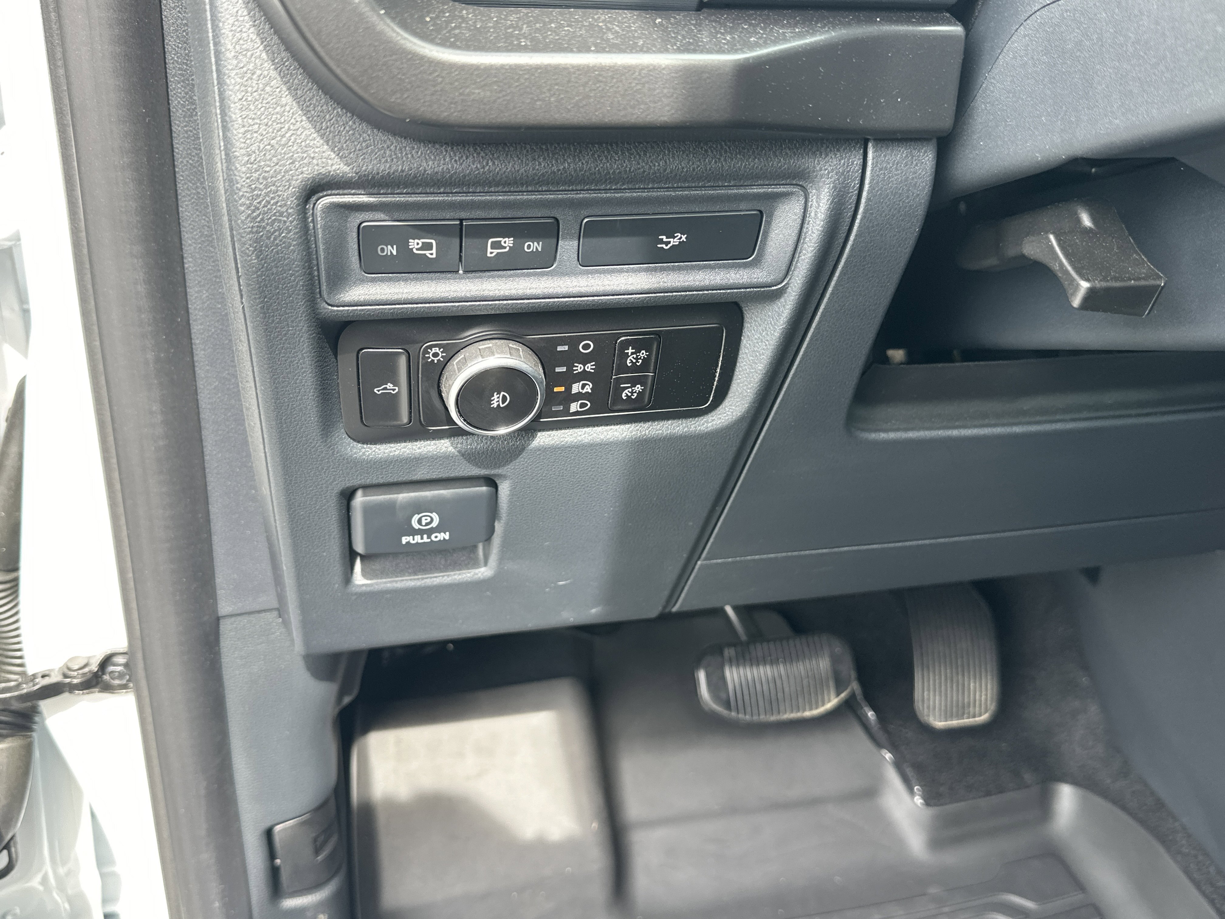 Used 2024 OXFORD WHITE Ford XLT image 28
