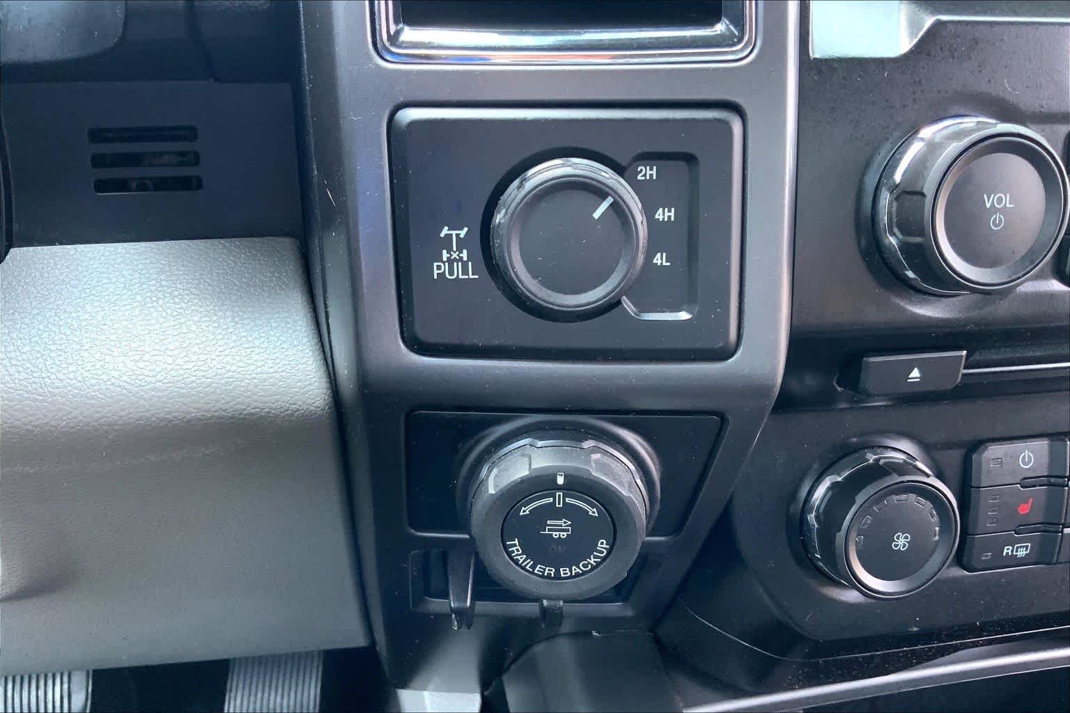 Used 2017 Blue Jeans Metallic Ford XLT image 33