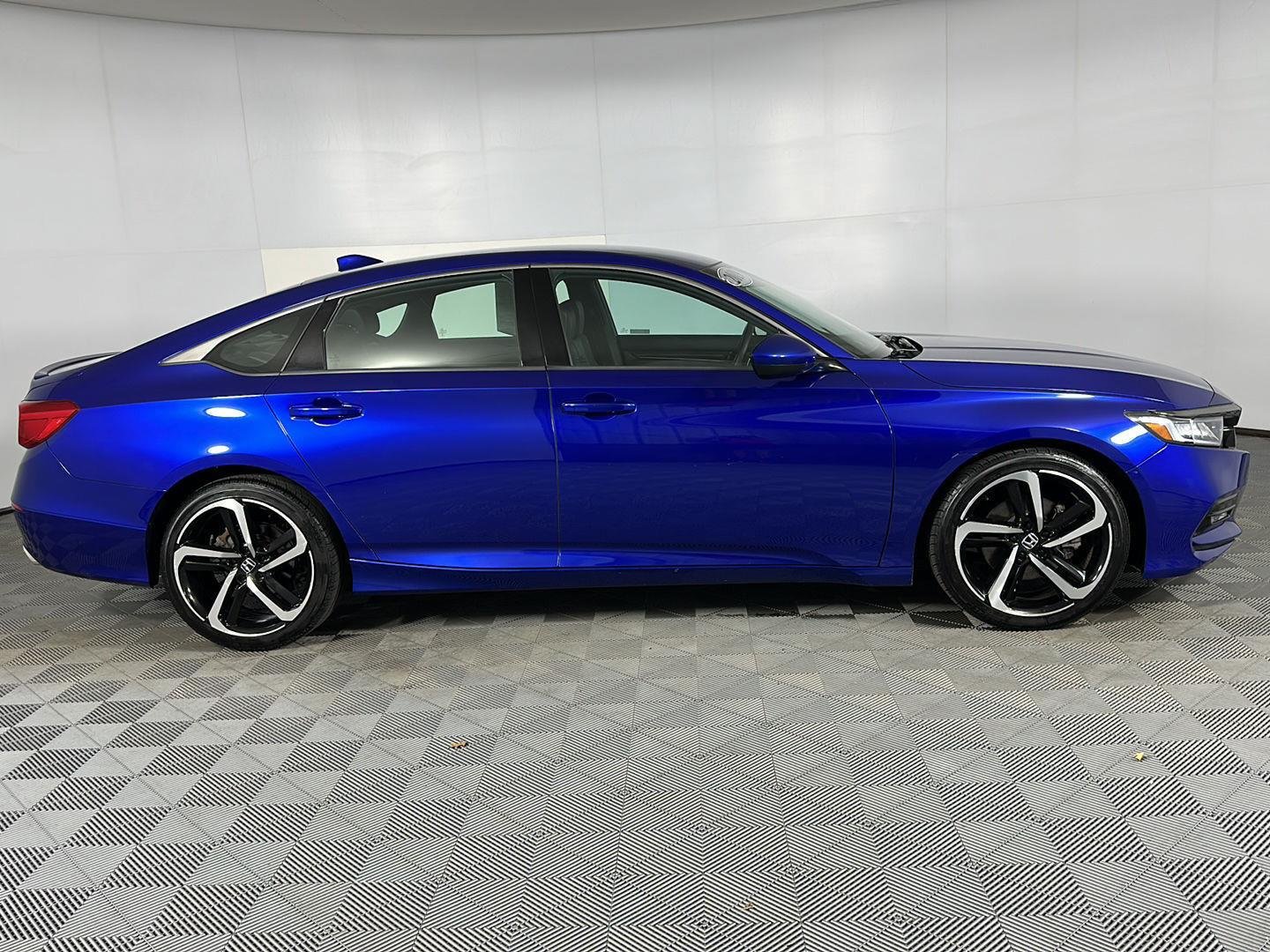 Used 2019 Still Night Pearl Honda Sport image 21
