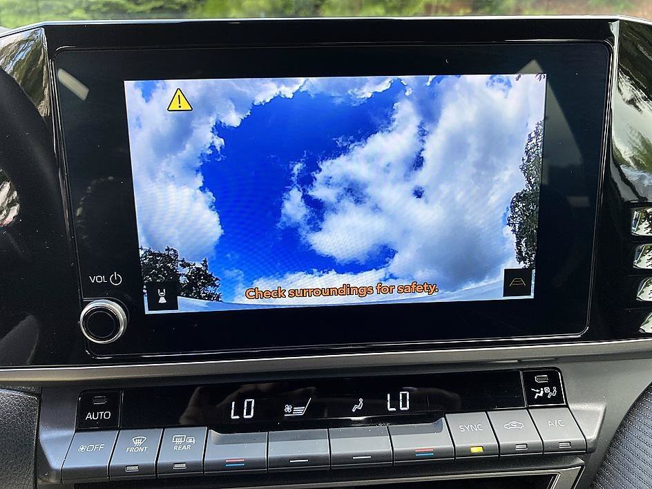 Used 2025 Ice Cap Toyota SE image 16