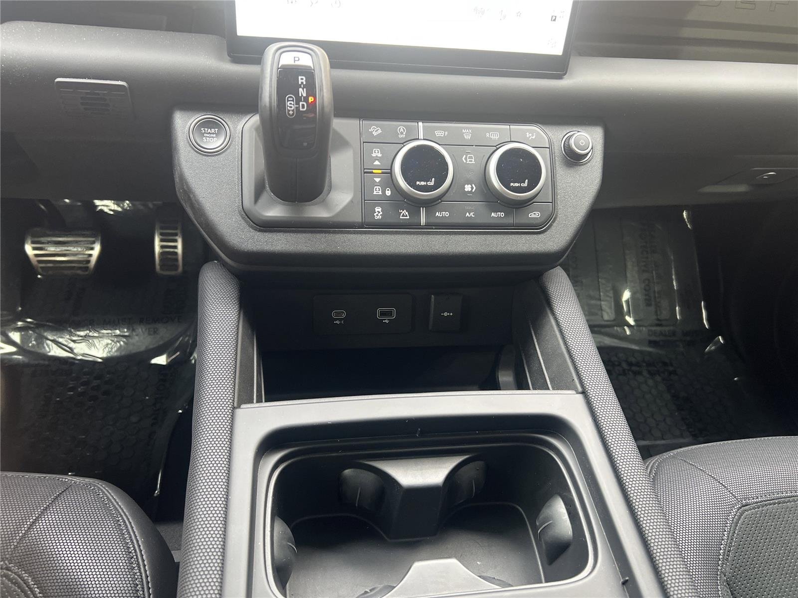 Used 2024 Santorini Black Metallic Land Rover V8 image 16