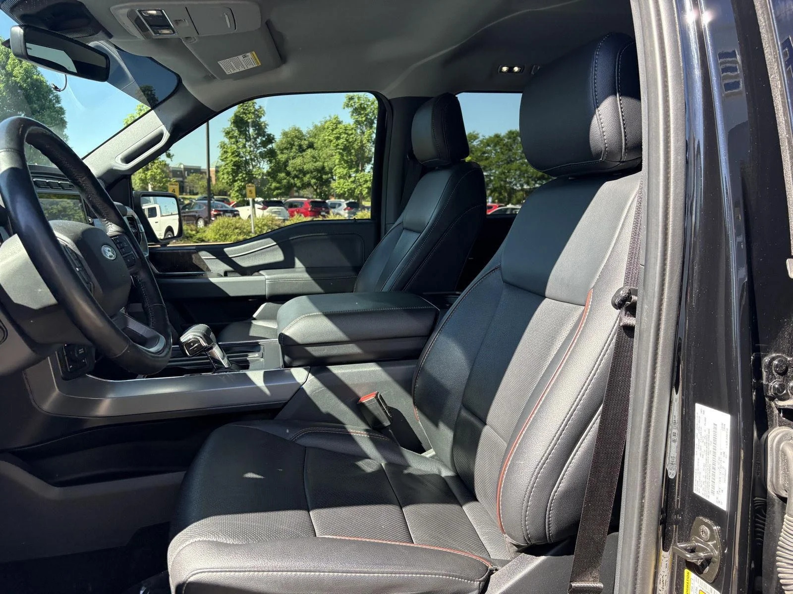 Used 2022 Agate Black Ford LARIAT image 17