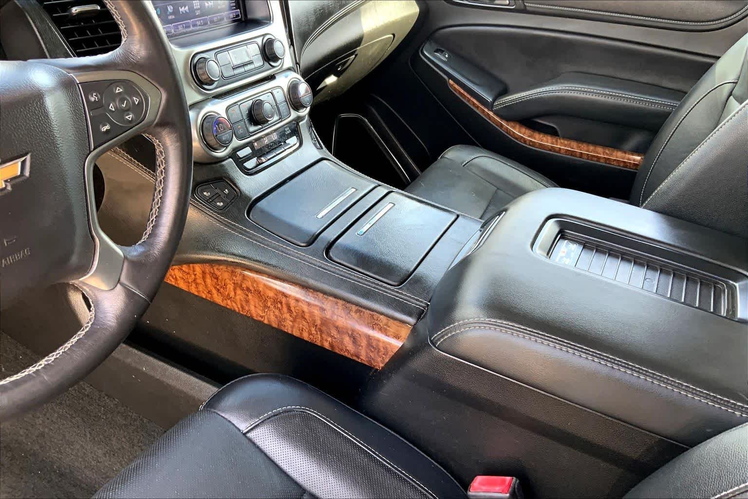 Used 2018 Silver Ice Metallic Chevrolet Premier image 17