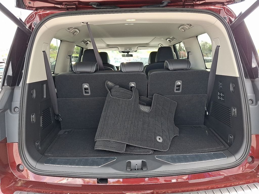 Used 2025 Red INFINITI LUXE image 28