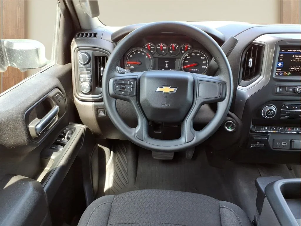 Used 2024 White Chevrolet Custom image 22