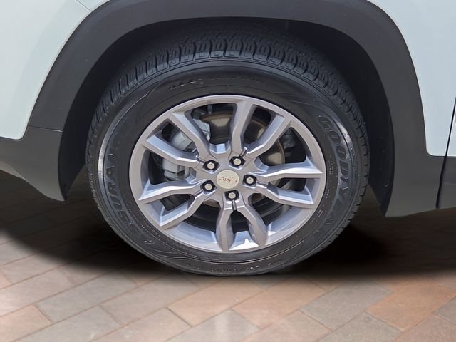 Used 2024 Summit White GMC SLT image 26