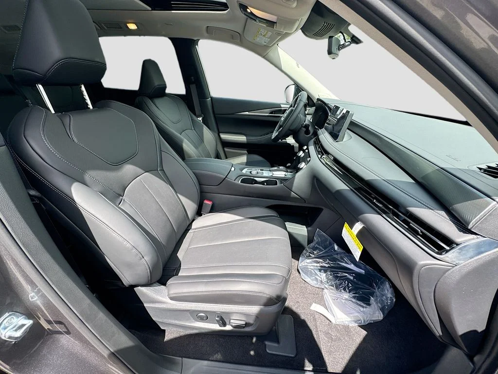 New 2027 GRAPHITE SHADOW INFINITI Luxe FWD image 31