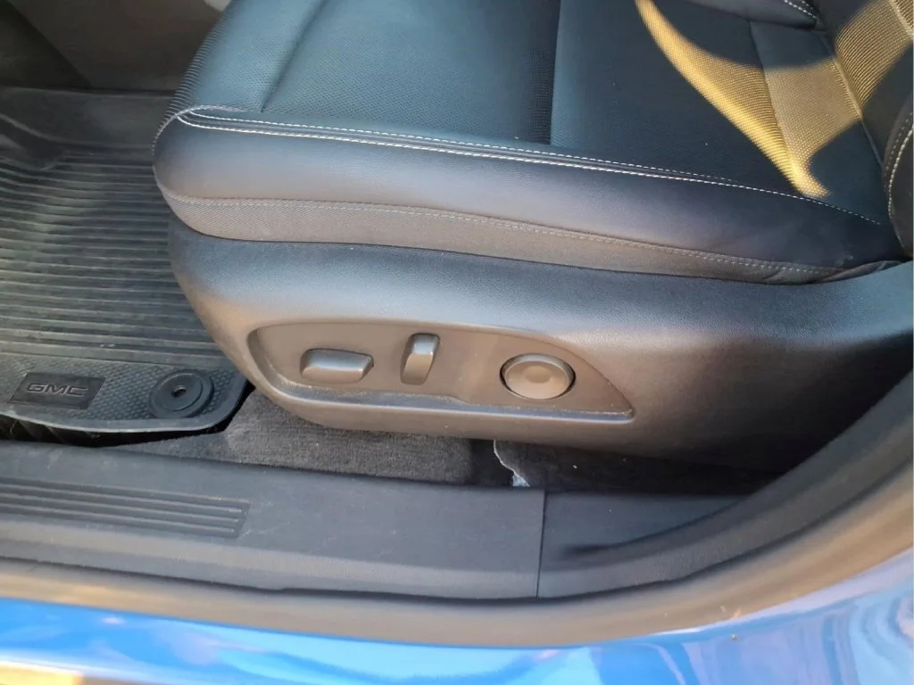 Used 2025 Blue GMC Elevation image 21