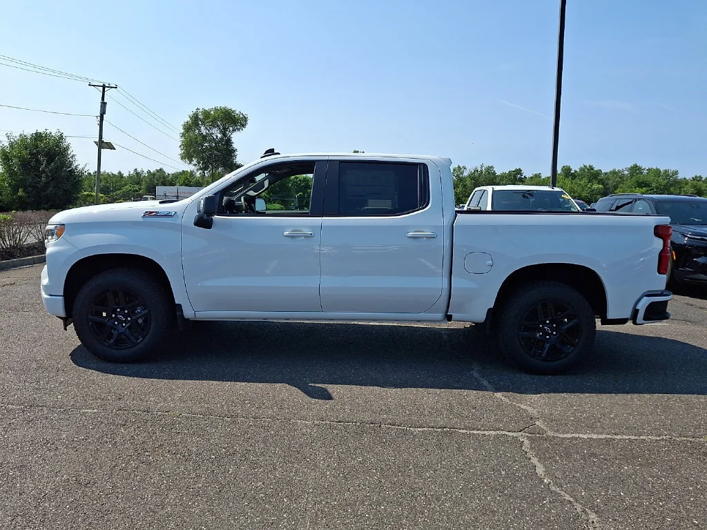 New 2026 Summit White Chevrolet RST image 5