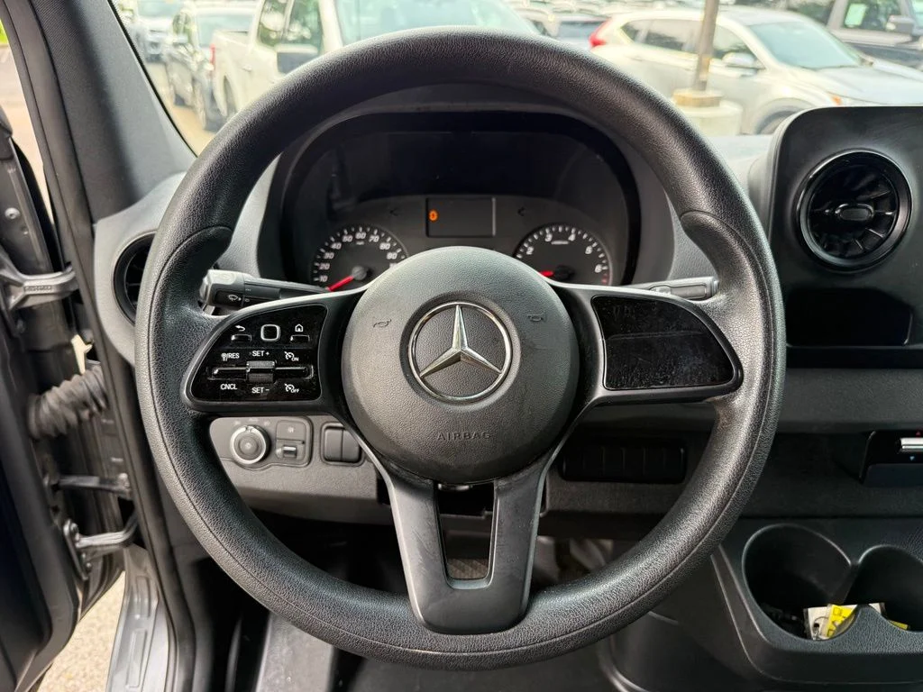 Used 2021  Mercedes-Benz Crew 144 WB image 16