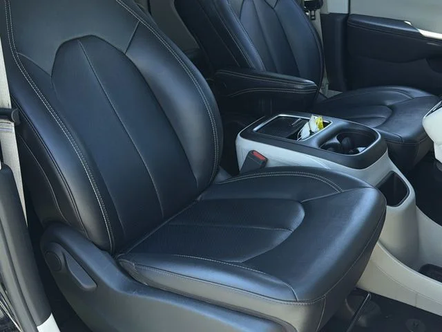Used 2024 Black Chrysler Touring L image 34
