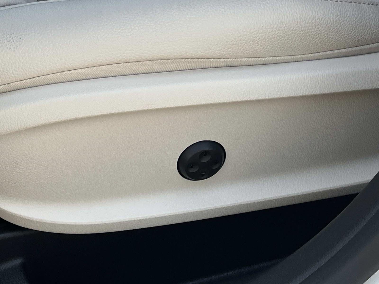 Certified Used 2025 Polar White Mercedes-Benz GLA 250 image 23