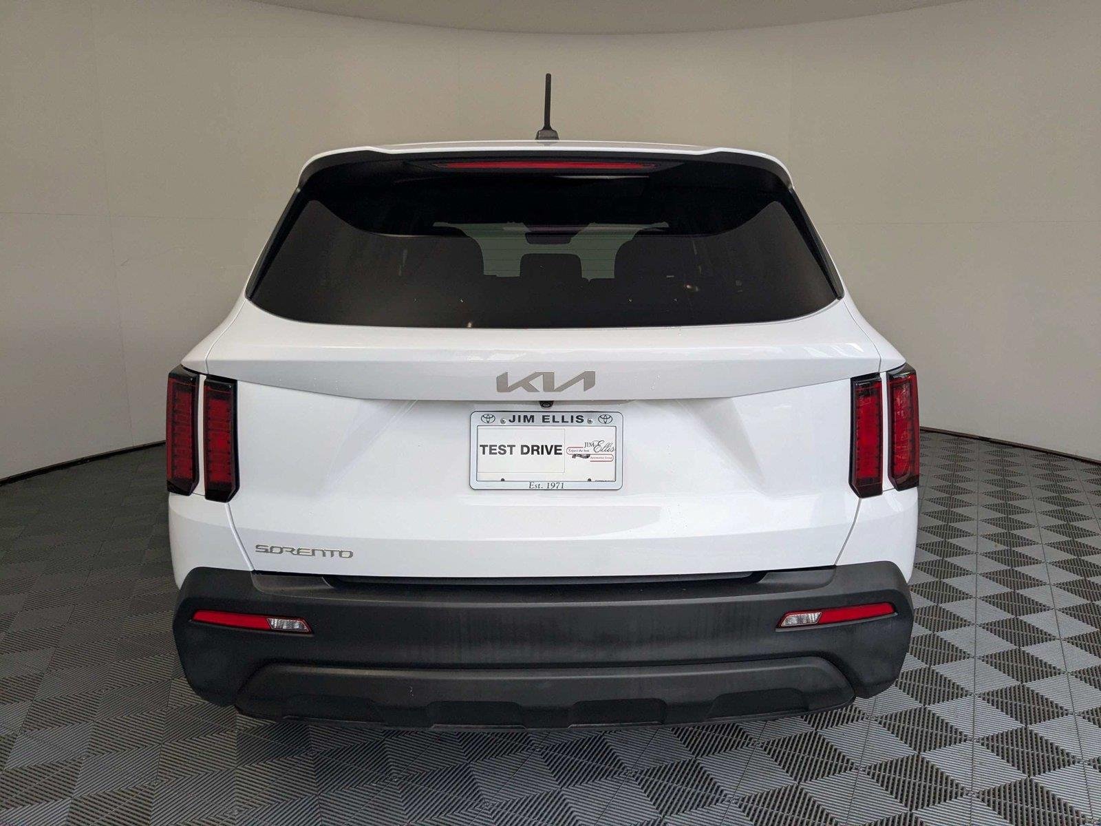 Used 2023 Glacial White Pearl Kia LX image 6