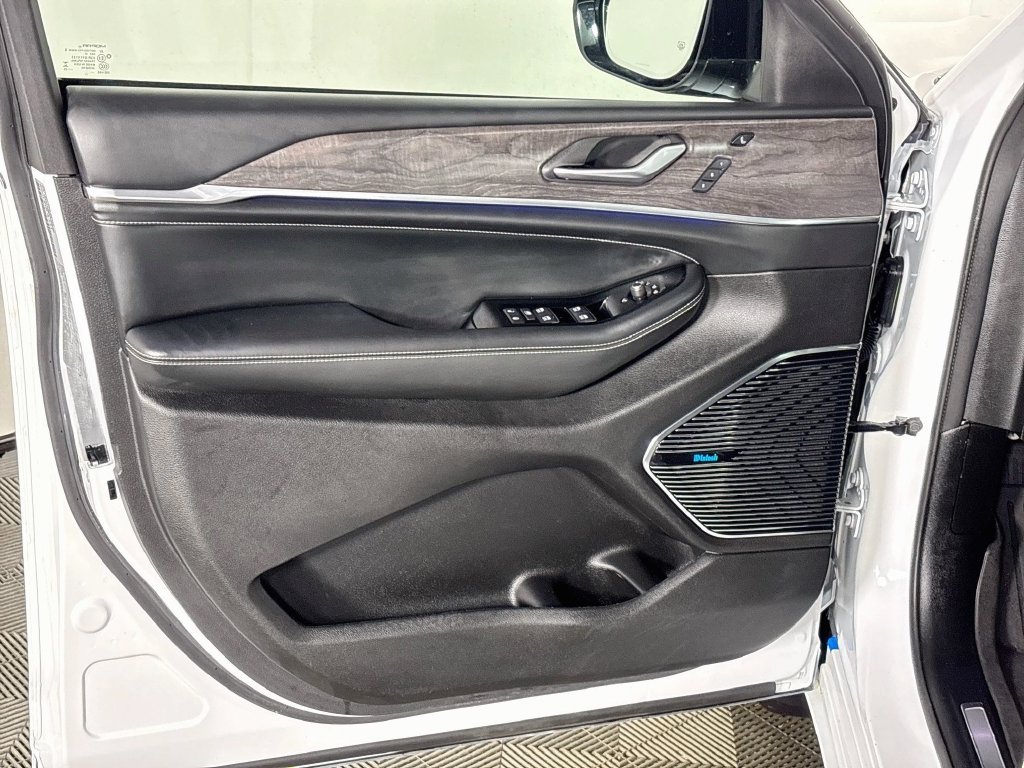 Used 2023 White Jeep Overland 4xe image 10