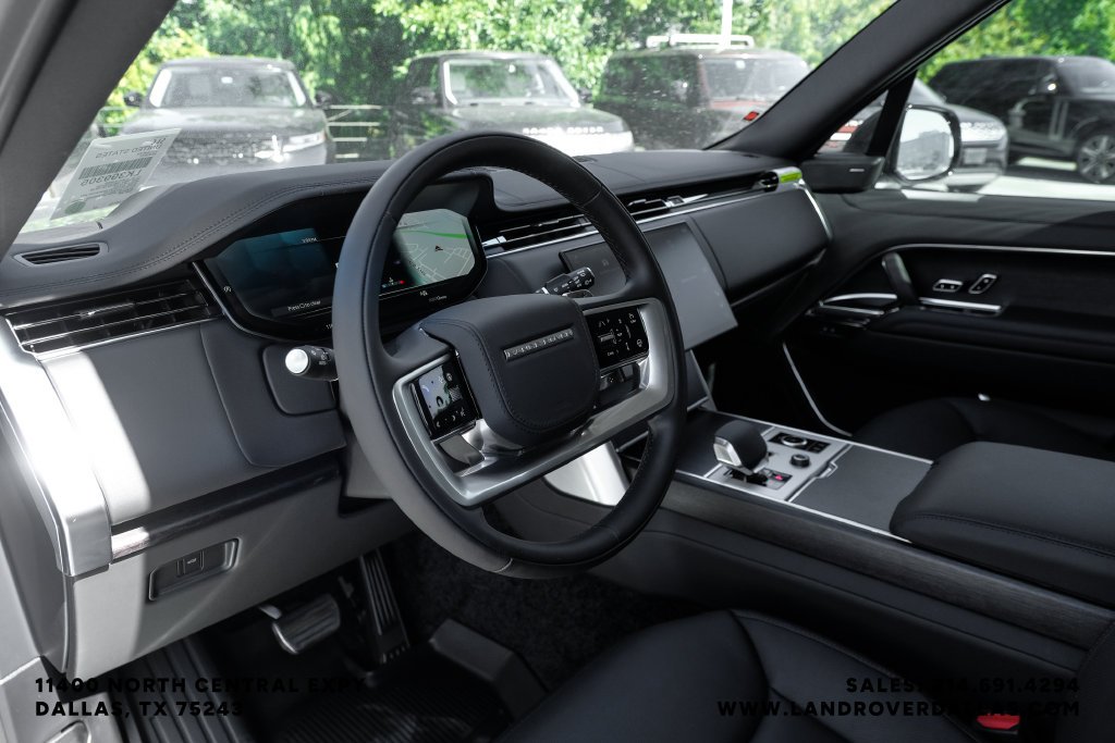 New 2027 Santorini Black Metallic Land Rover SE image 2