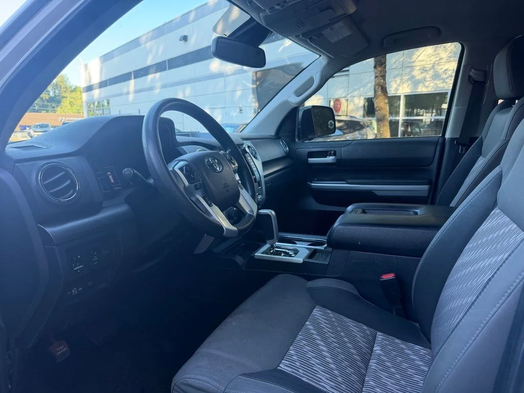 Used 2018 Super White Toyota SR5 image 12
