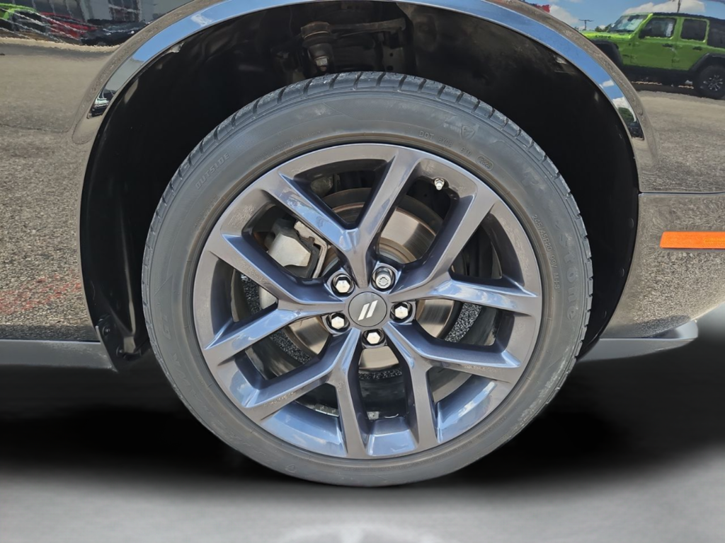 Used 2023 Black Dodge SXT image 46