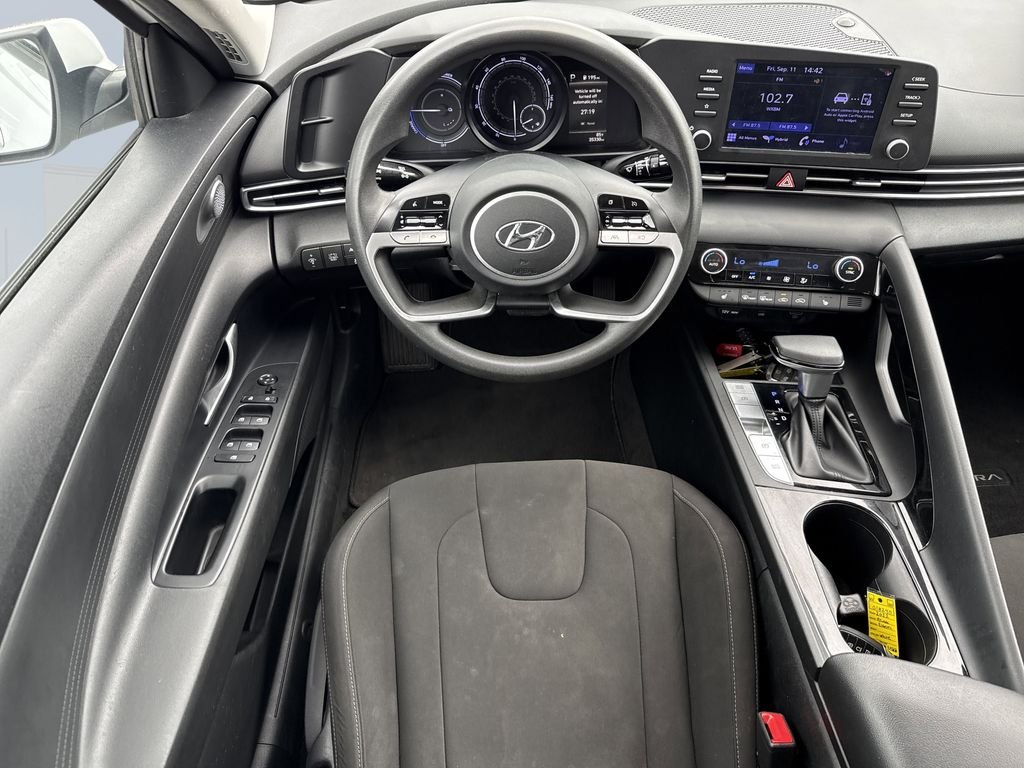 2022 Hyundai Elantra Blue - Photo 14