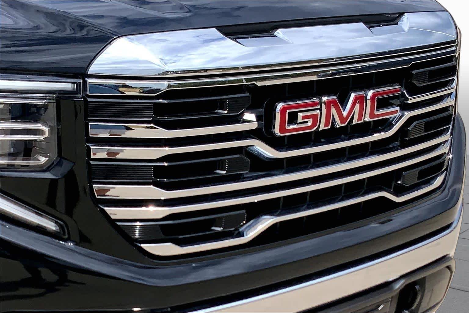 Used 2024 Onyx Black GMC SLT image 29