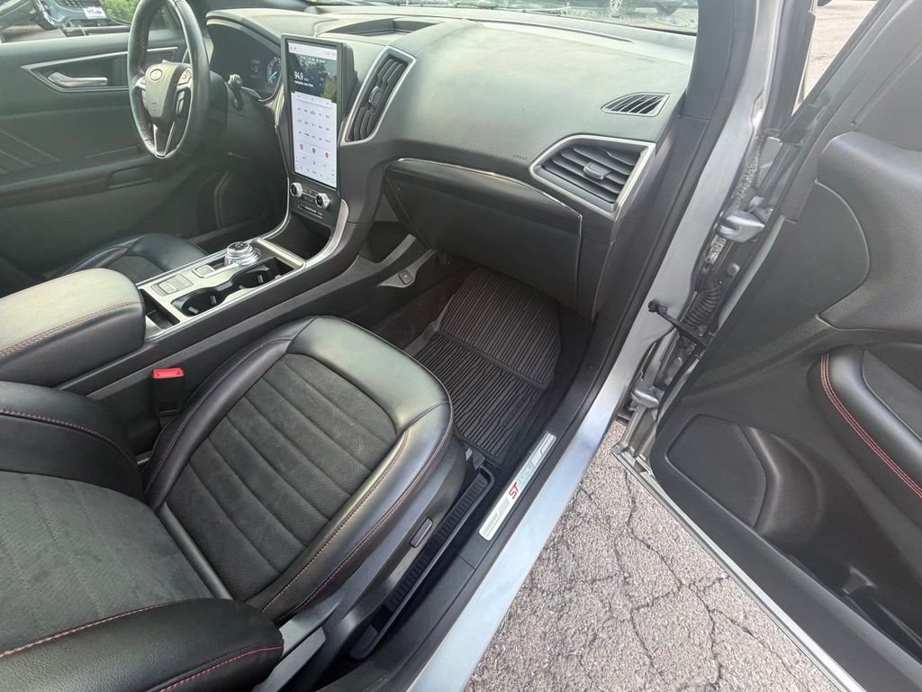 Used 2022 Silver Ford ST Line image 34