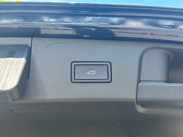 New 2026 Black Volkswagen 2.0T SE w/Technology image 19