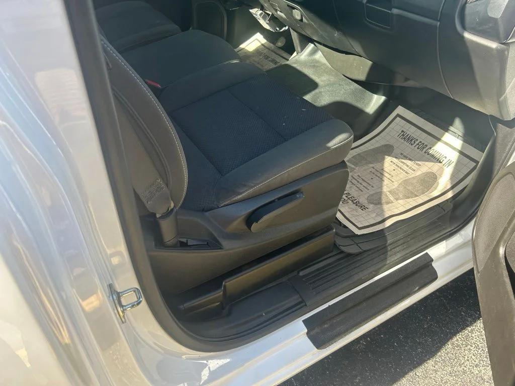Used 2018  GMC Base image 23