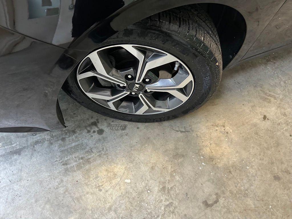 Used 2021 Black Kia LXS image 2