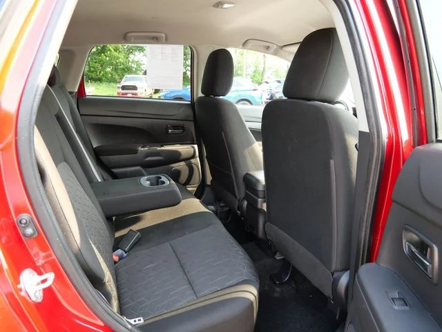 Used 2022 Red Mitsubishi 2.0 ES image 9