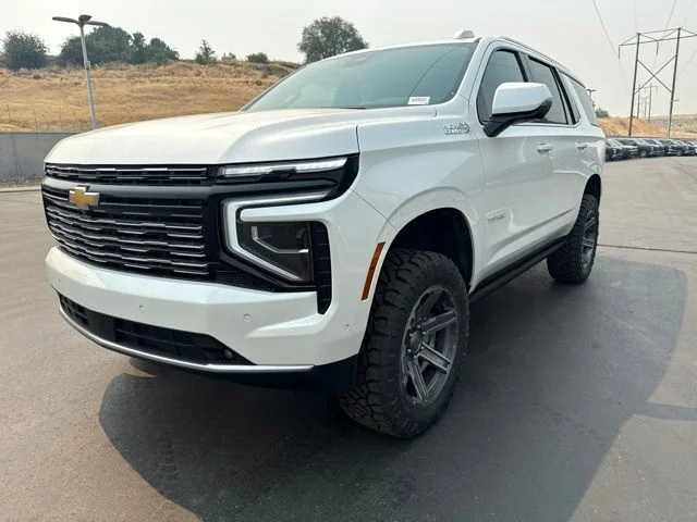 Used 2025  Chevrolet High Country image 3