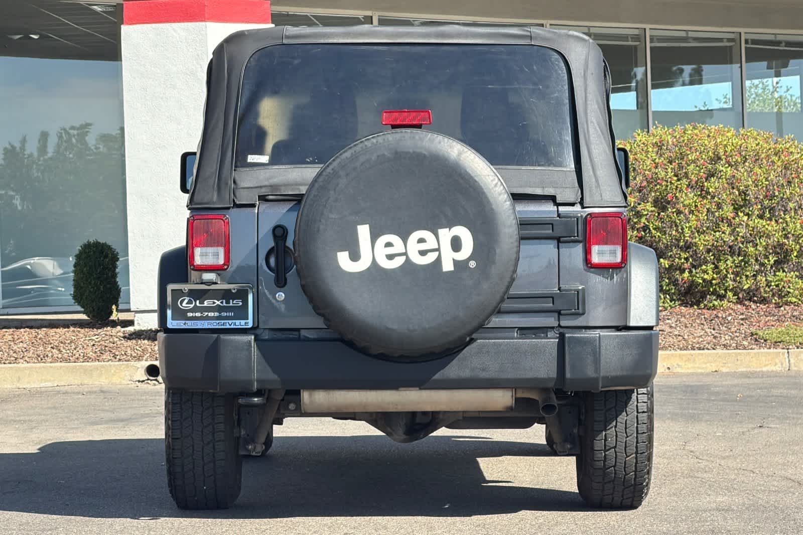 Used 2018 Granite Crystal Metallic Clearcoat Jeep Sport S image 8