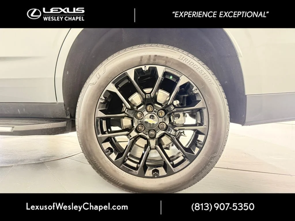 Used 2025 Gray Chevrolet High Country image 3