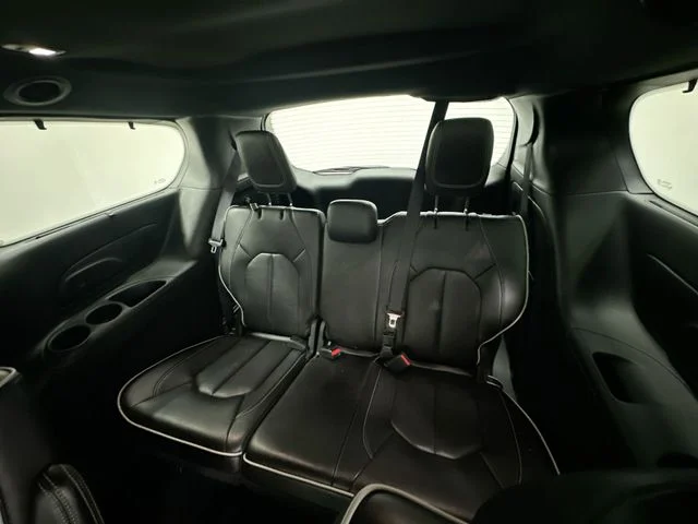 Used 2025 Blue Chrysler Limited image 27