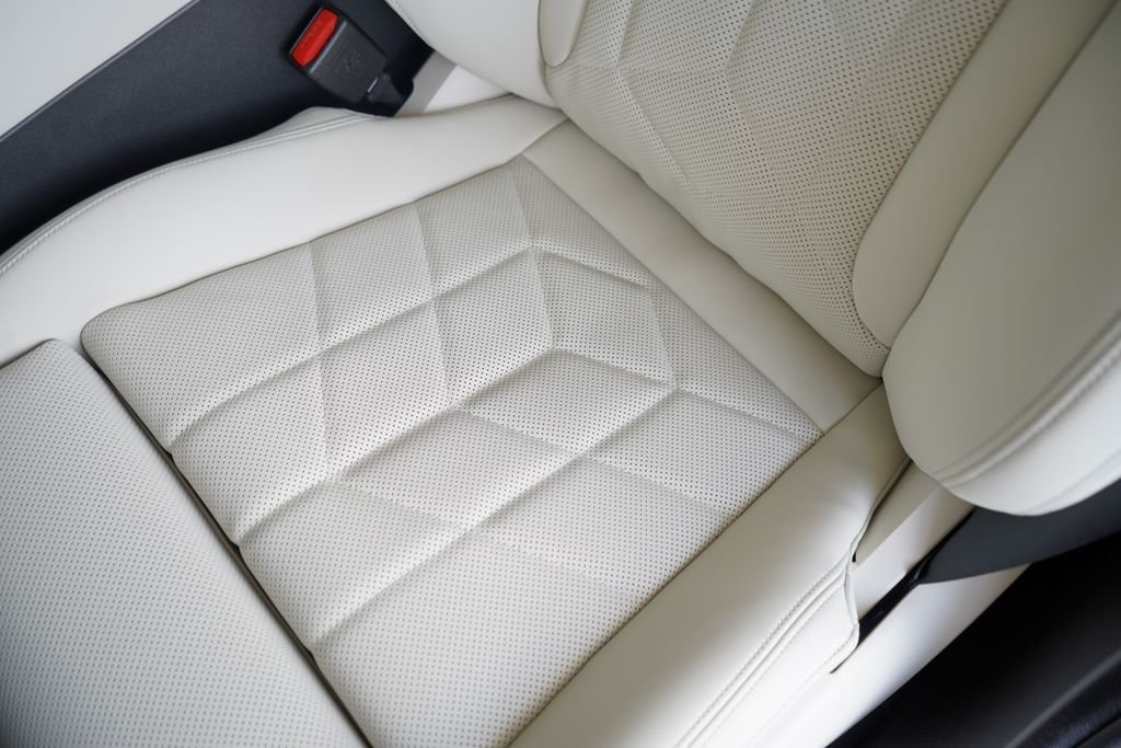 Used 2026 Tanzanite Blue II Met BMW 530i image 12
